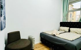 Cozy 9Br Shared Apartment, Only 12Min Walk To Augarten